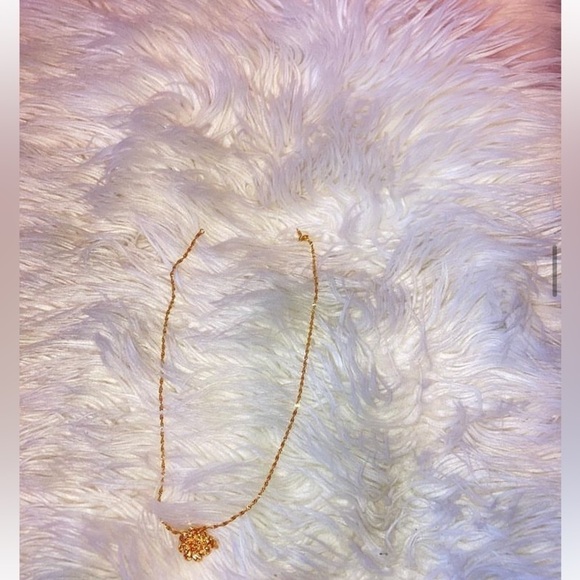 Flower necklace - Picture 1 of 1